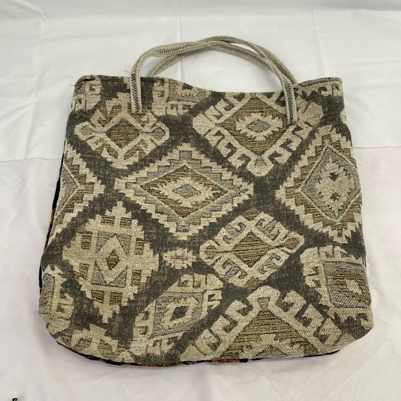 Tapestry Tote Bag – Floral Jacquard Front & Geometric Back - Picture 2 of 6